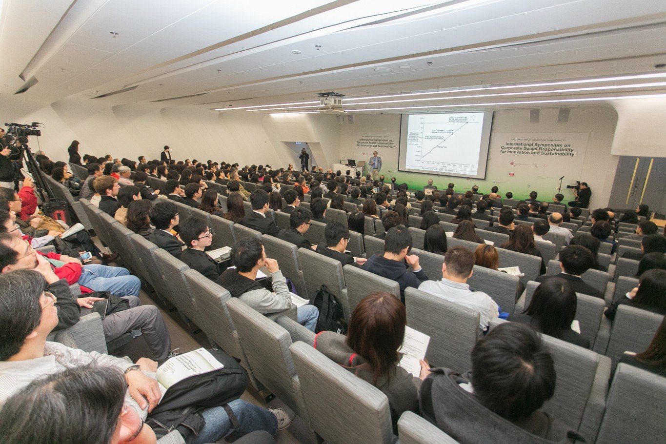 PolyU SPEED 15th Anniversary International Symposium provided a platform for exchange of views among academics, students and experienced professionals.