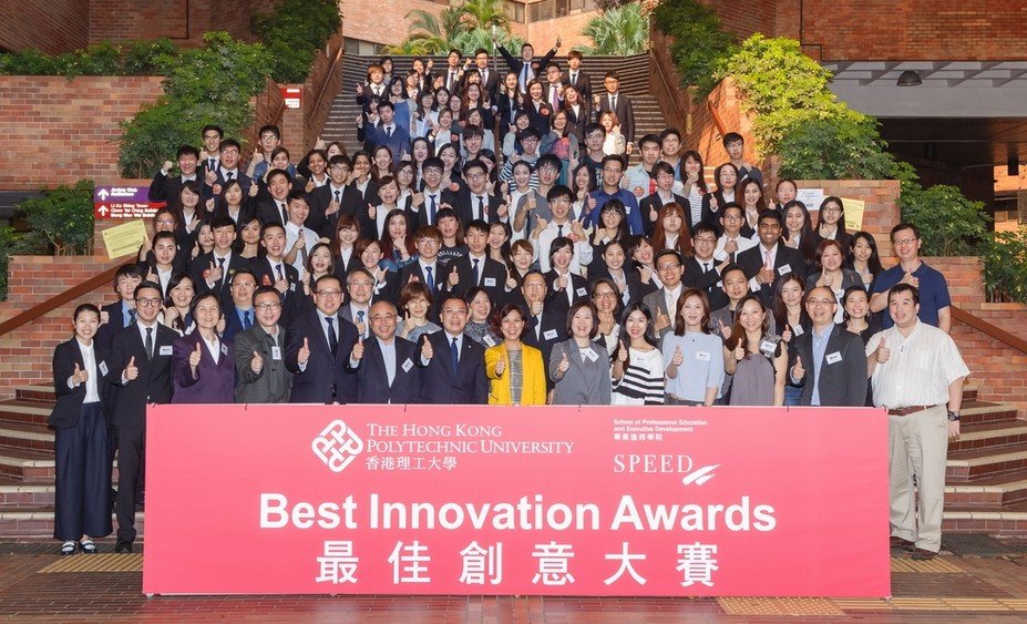 A group photo of the judging panel members, guests, participating teams, representatives from various colleges, as well as the academic staff of PolyU SPEED.