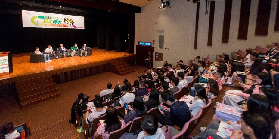 PolyU SPEED Career Talk Series: “Finding Dream Jobs” provides a platform for audience to learn from the guest speakers of different generations about what an ideal career is.
