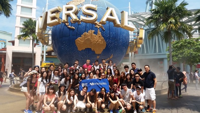 Apart from lectures, PolyU SPEED students visited international corporations in Singapore, such as Universal Studios Singapore.