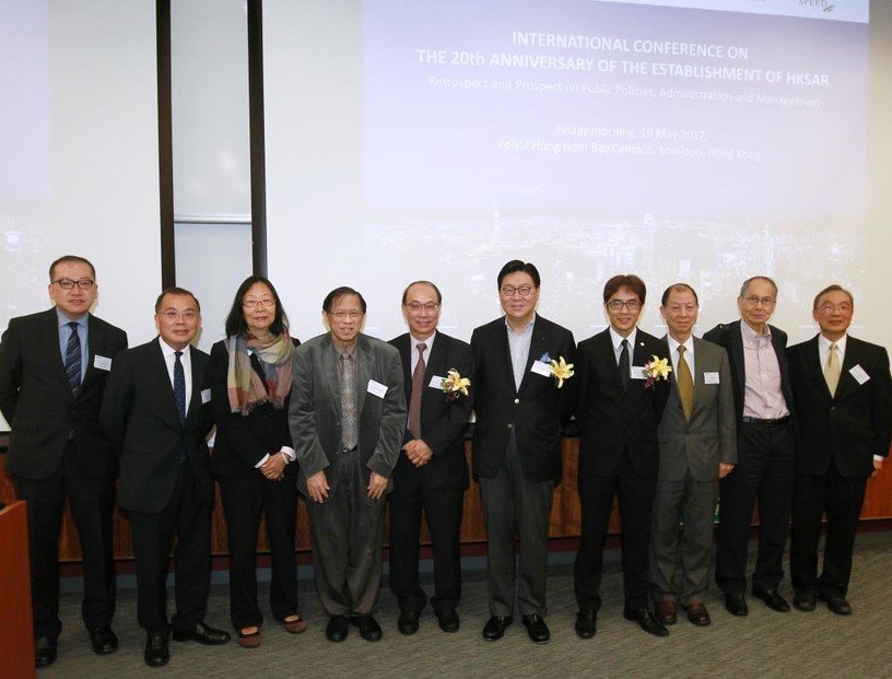 Prof. Frederick Ma Si-hang (5th  from the right), Prof. Peter P. Yuen (4th from the right), Dean of PolyU CPCE, and Prof. Peter Fong (6th from the right), President of HKPAA, were joined by the keynote speaker Prof. Tang Shui-yan (right), invited speakers Prof. Jon Quah (4th  from the left) and Dr Lichia Saner-Yiu (3rd from the left), as well as Dr Jack Lo, Director of PolyU SPEED (2nd from the left), Dr Artie Ng, Deputy Director of PolyU SPEED (left) and other guests.