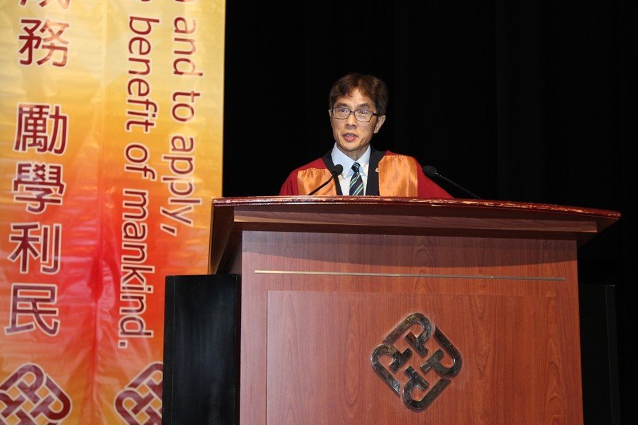 CPCE Dean Prof. Peter Yuen shares with the freshmen the satisfactory results achieved by CPCE in the Student Barometer (SB) exercise, a global survey of students’ experience.