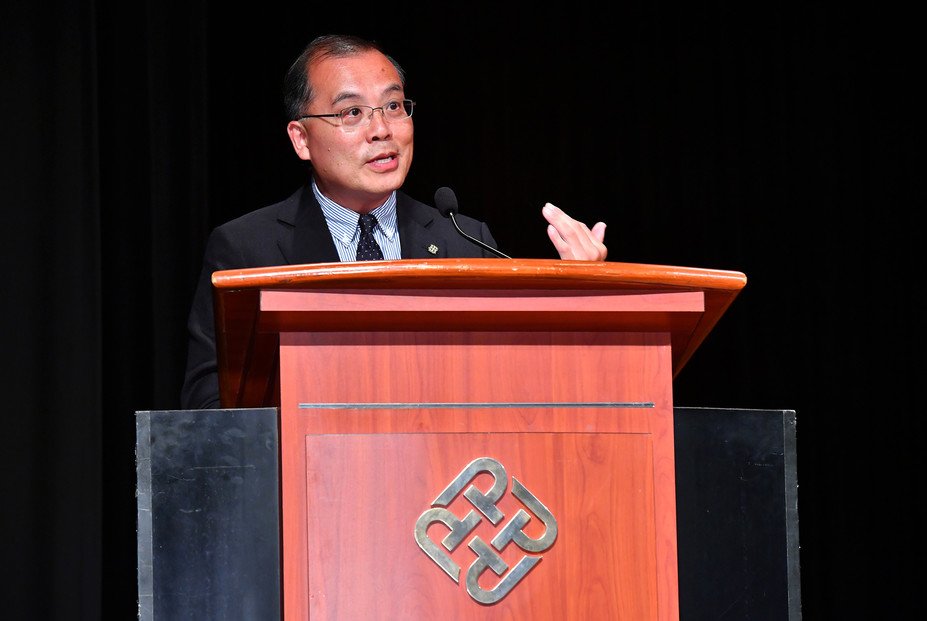 Dr Jack Lo encouraged students to be positive when facing difficulties, and keep working hard and pursuing their dreams.