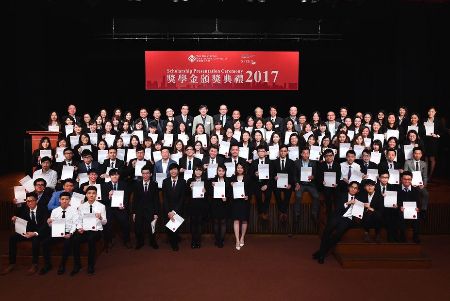Dr Jack Lo(Last row, 12th from left), Dr Artie Ng, Deputy Director (Last row, 11th from left)and other academic staff of PolyU SPEED took a group photo with the awardees of the scholarships.