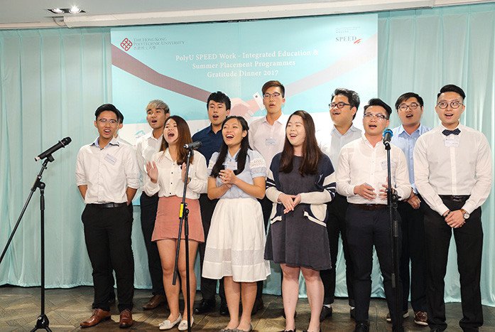 PolyU SPEED student representatives showed their appreciation to the employers by singing the song “Red Sun”.