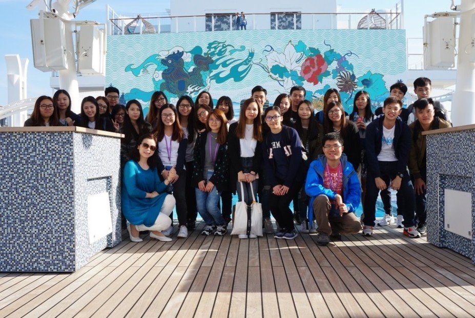Participating students got a unique opportunity to go on board to a new cruise, “Genting Dream”, in order to understand the latest development of the cruise industry.
