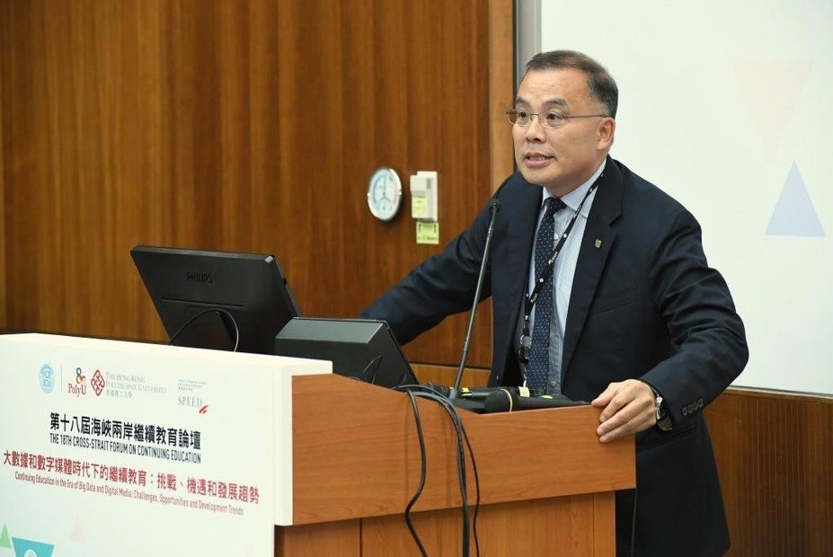 PolyU SPEED院长罗文强博士在论坛开幕典礼上欢迎来自两岸四地32所大专院校的代表。