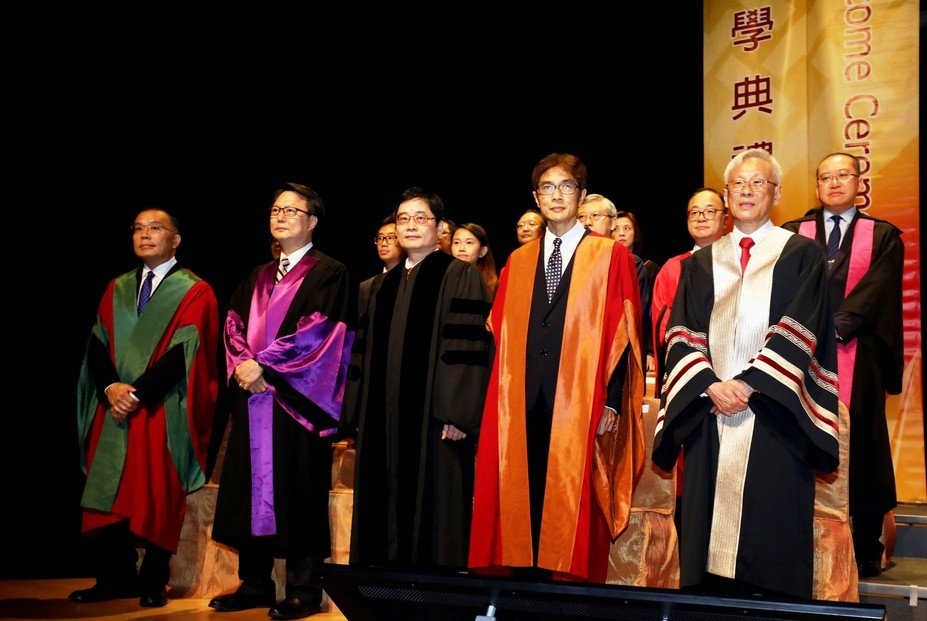 (Front row, from right) PolyU Deputy President and Provost Prof. Philip C.H. Chan, CPCE Dean Prof. Peter Yuen, Associate Dean (Quality Assurance) Prof. Warren Chiu, Associate Dean (Development) and HKCC Director Dr Simon Leung, SPEED Director Dr Jack Lo, and other senior academics officiate at the Welcome Ceremony.
