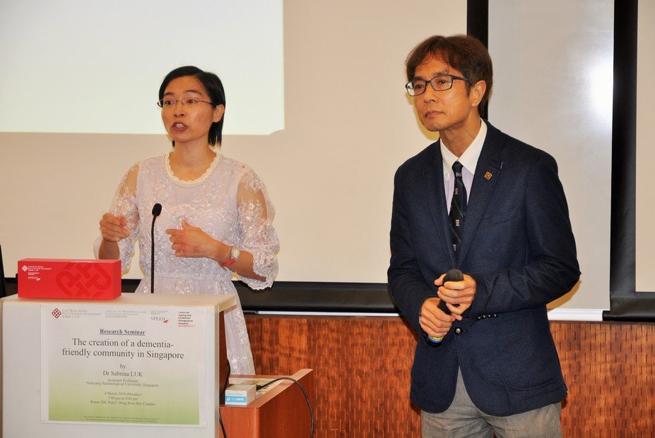 CPCE院長阮博文教授(右)及新加坡南洋理工大學助理教授陸貞元博士